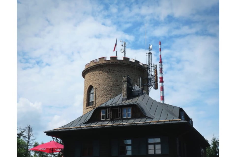 Mirador de Kleť, en el bosque de Blanský, el mirador de piedra más antiguo de la República Checa, construido en 1825 | Foto: Štěpánka Budková, Radio Prague International Mirador de Kleť, en el bosque de Blanský, el mirador de piedra más antiguo de la República Checa, construido en 1825 | Foto: Štěpánka Budková, Radio Prague International