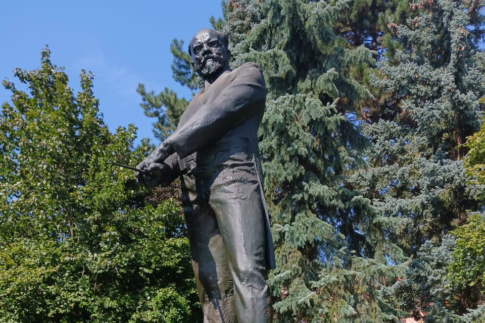 Estatua de Antonín Dvořák en Nelahozeves | Foto: Guillaume Narguet, Radio Prague International Estatua de Antonín Dvořák en Nelahozeves | Foto: Guillaume Narguet, Radio Prague International