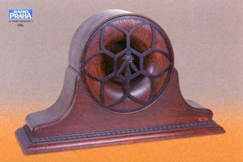 Altavoz electromagnético en caja de madera  (1925) 