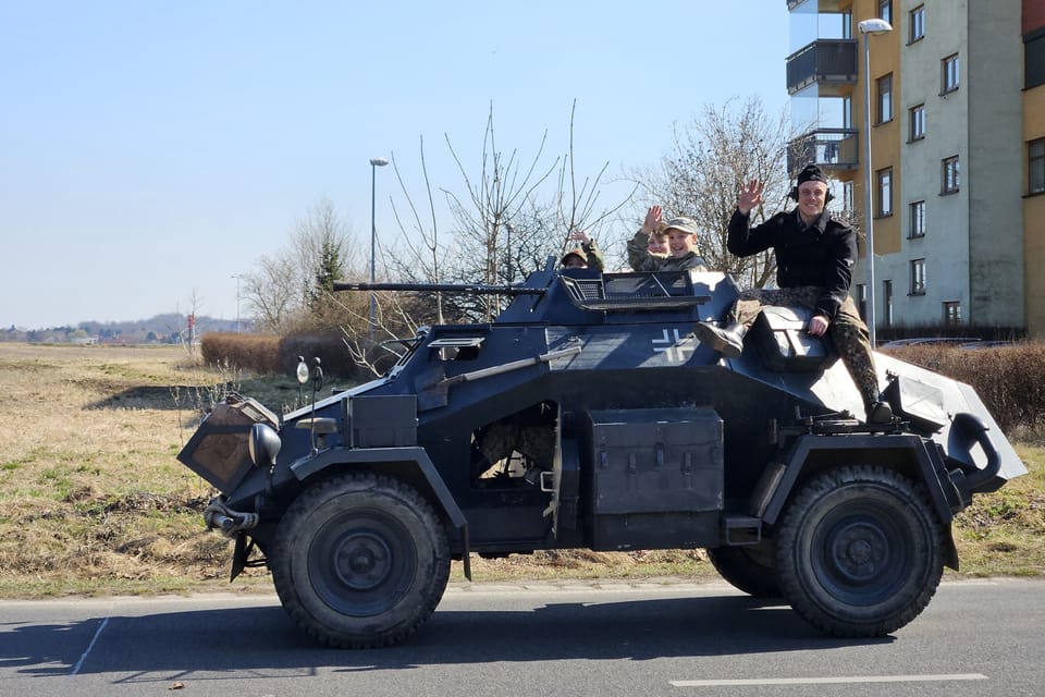 Convoy de vehículos militares históricos con motivo del 80 aniversario de la liberación y los bombardeos de Praga en 1945 | Foto: Štěpánka Budková, Radio Prague International Convoy de vehículos militares históricos con motivo del 80 aniversario de la liberación y los bombardeos de Praga en 1945 | Foto: Štěpánka Budková, Radio Prague International