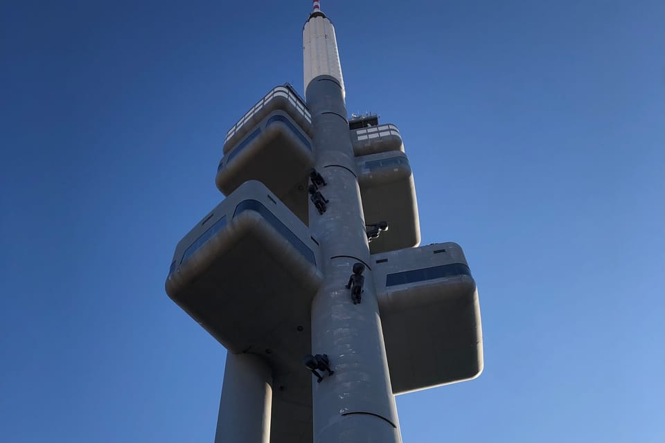 Los bebés de la Torre Žižkov | Foto: Ian Willoughby, Radio Prague International Los bebés de la Torre Žižkov | Foto: Ian Willoughby, Radio Prague International
