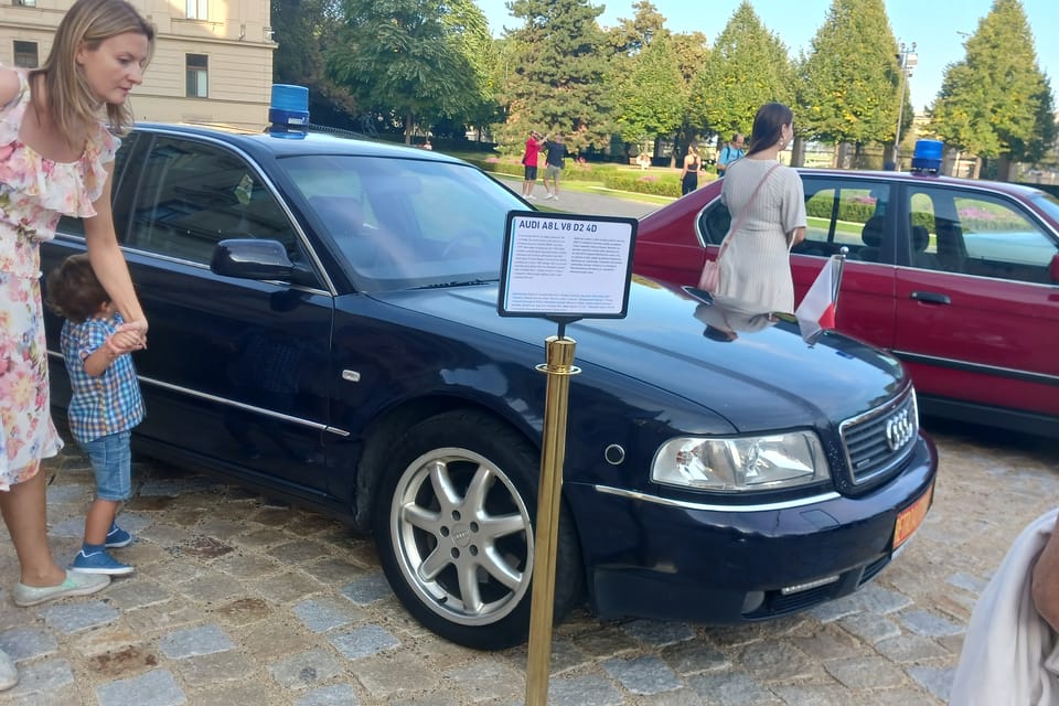 Audi A8 del presidente Václav Klaus | Foto: Lenka Žižková, Radio Prague International Audi A8 del presidente Václav Klaus | Foto: Lenka Žižková, Radio Prague International