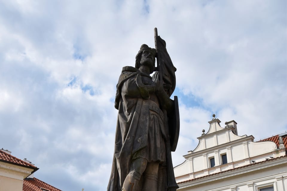 Fue hecha en el año 1858 por el escultor Josef Kamil Böhm basándose en los bocetos del pintor Josef Führich | Foto: Barbora Němcová, Radio Prague International Fue hecha en el año 1858 por el escultor Josef Kamil Böhm basándose en los bocetos del pintor Josef Führich | Foto: Barbora Němcová, Radio Prague International