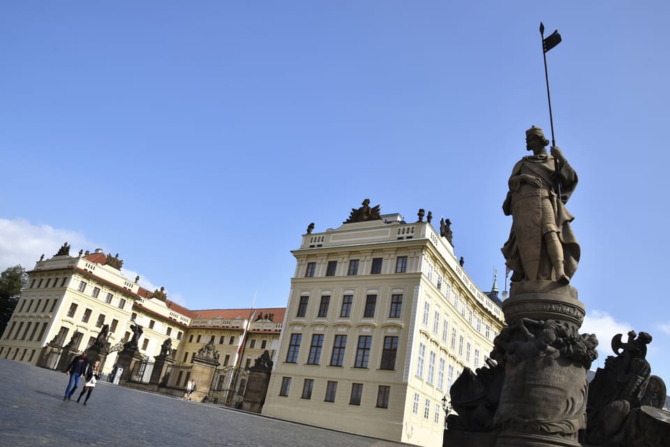Estatua de san Venceslao en la rampa del Castillo de Praga. Es conocida popularmente como “el pescador”. | Foto: Barbora Němcová, Radio Prague International Estatua de san Venceslao en la rampa del Castillo de Praga. Es conocida popularmente como “el pescador”. | Foto: Barbora Němcová, Radio Prague International