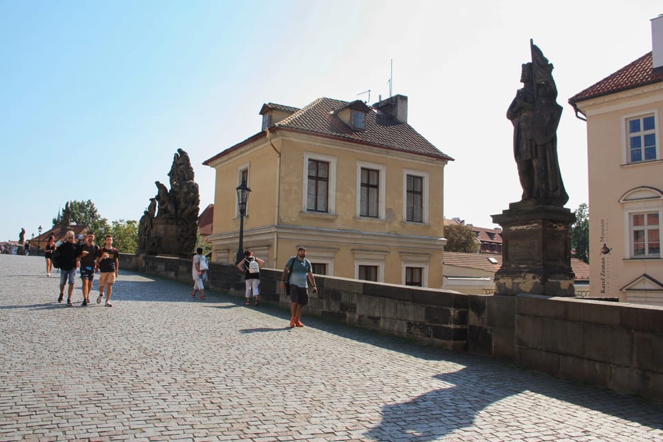 Estatua de san Venceslao en el Puente de Carlos | Foto: Barbora Němcová, Radio Prague International Estatua de san Venceslao en el Puente de Carlos | Foto: Barbora Němcová, Radio Prague International