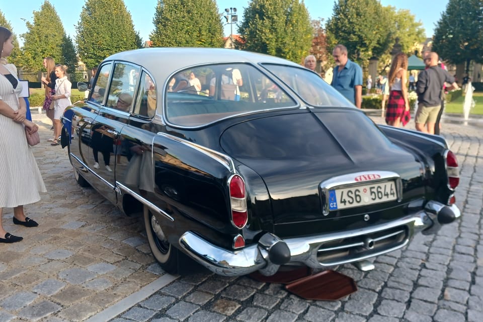 El vehículo Tatra 603-1 sirvió en los años 60 en el Ministerio de Combustible y Energía | Foto: Lenka Žižková, Radio Prague International El vehículo Tatra 603-1 sirvió en los años 60 en el Ministerio de Combustible y Energía | Foto: Lenka Žižková, Radio Prague International