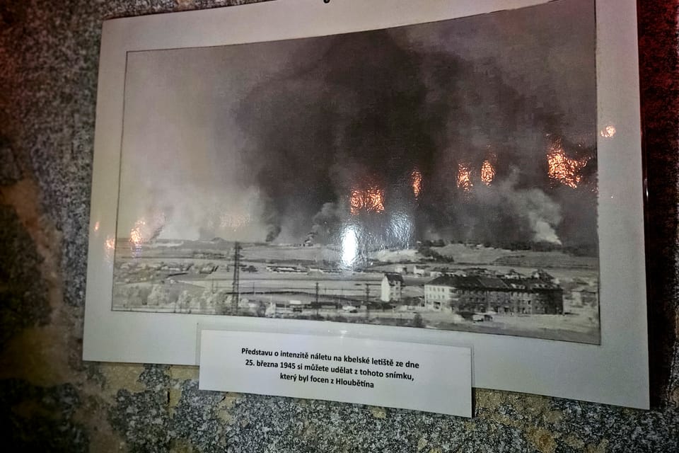 Bombardeo del aeropuerto de Kbely, 25 de marzo de 1945 | Foto: Štěpánka Budková, Radio Prague International Bombardeo del aeropuerto de Kbely, 25 de marzo de 1945 | Foto: Štěpánka Budková, Radio Prague International