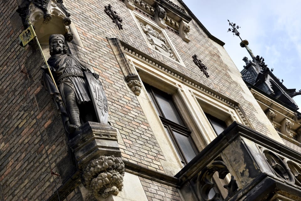 La estatua fue hecha en el año 1880 por el escultor Ludvík Šimek | Foto: Barbora Němcová, Radio Prague International La estatua fue hecha en el año 1880 por el escultor Ludvík Šimek | Foto: Barbora Němcová, Radio Prague International