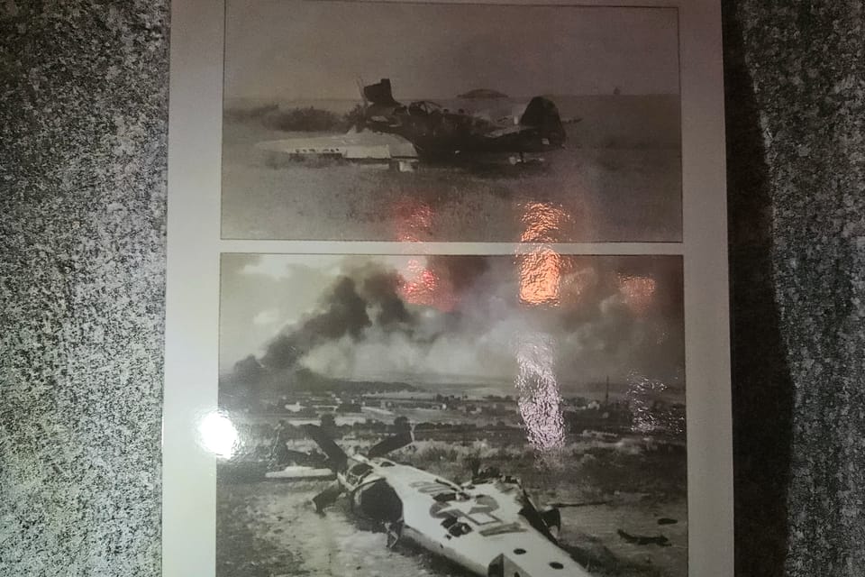 Caza estadounidense derribado a las afueras del aeropuerto de Kbely, el 16 de abril de 1945 | Foto: Štěpánka Budková, Radio Prague International Caza estadounidense derribado a las afueras del aeropuerto de Kbely, el 16 de abril de 1945 | Foto: Štěpánka Budková, Radio Prague International