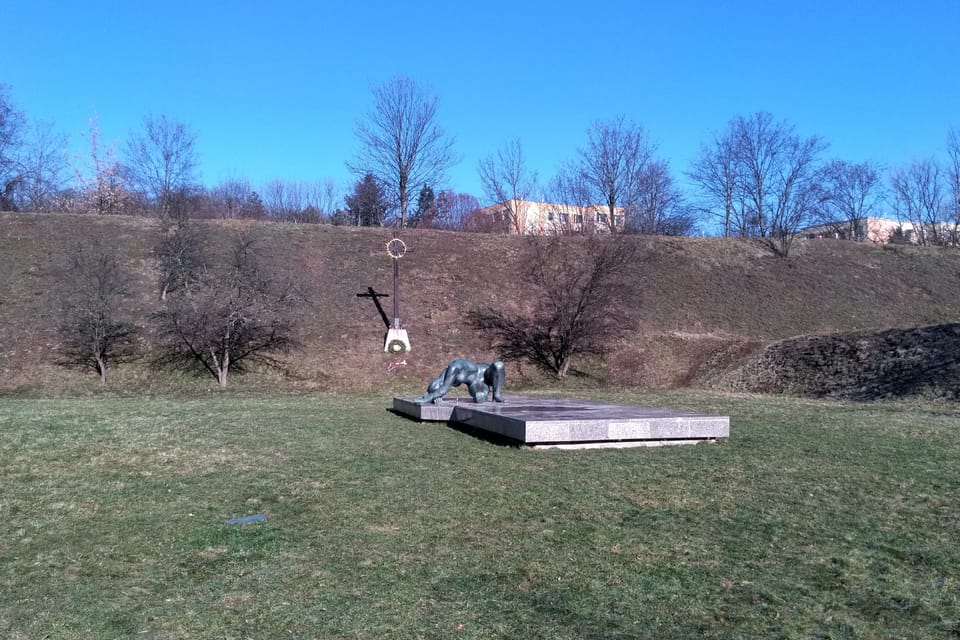 El monumento a las víctimas en el campo de tiro de Kobylisy,  foto: Dominika Bernáthová