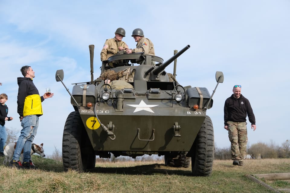 Vehículos militares de la época | Foto: Bohumil Šimčík, Radio Prague International Vehículos militares de la época | Foto: Bohumil Šimčík, Radio Prague International
