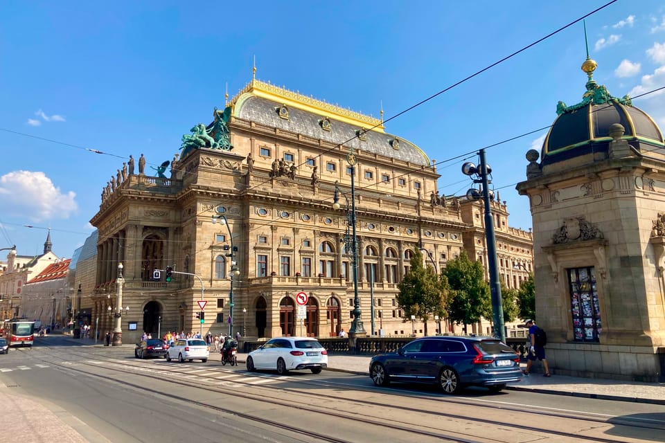 El edificio histórico del Teatro Nacional | Foto: Martina Kutková, Radio Prague International El edificio histórico del Teatro Nacional | Foto: Martina Kutková, Radio Prague International