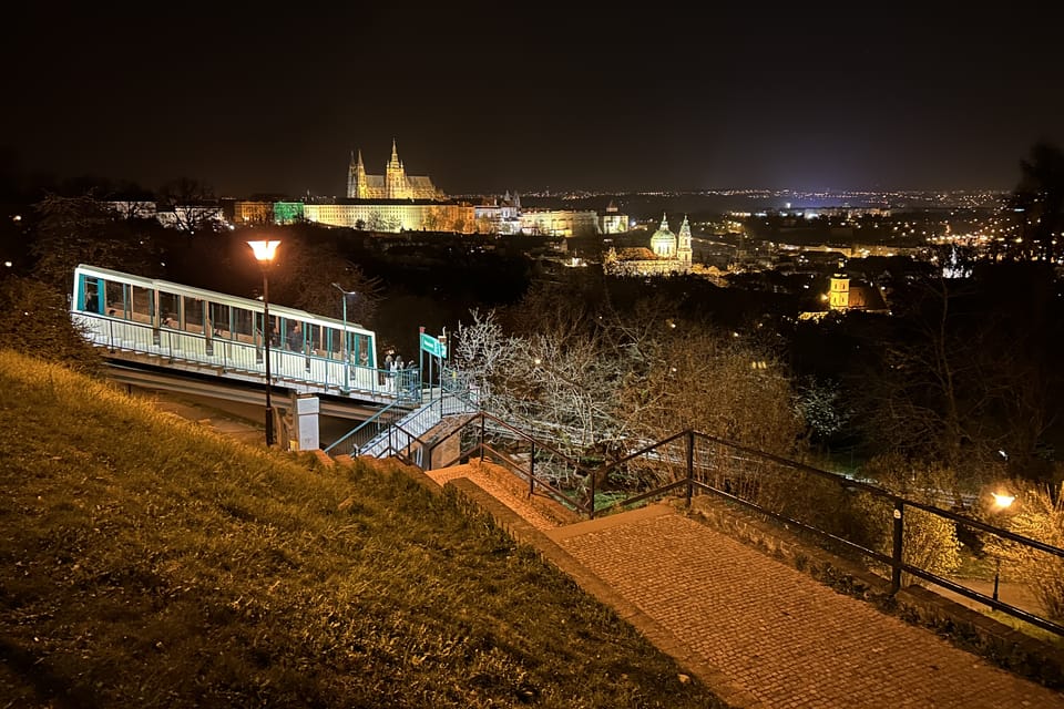 El funicular de Petřín | Foto: Juan Pablo Bertazza, Radio Prague International El funicular de Petřín | Foto: Juan Pablo Bertazza, Radio Prague International