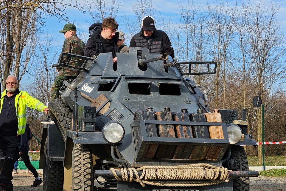 Vehículos militares de la época | Foto: Štěpánka Budková, Radio Prague International Vehículos militares de la época | Foto: Štěpánka Budková, Radio Prague International