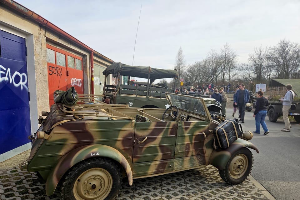 Vehículos militares de la época | Foto: Štěpánka Budková, Radio Prague International Vehículos militares de la época | Foto: Štěpánka Budková, Radio Prague International