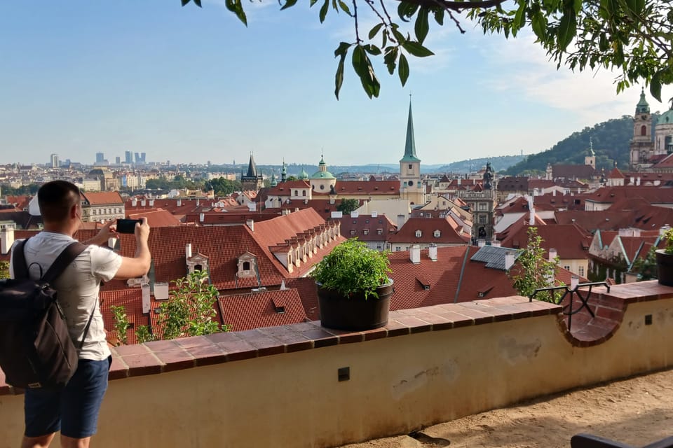 El panorama de Praga desde el jardín Pequeño Pálffy | Foto: Lenka Žižková, Radio Prague International El panorama de Praga desde el jardín Pequeño Pálffy | Foto: Lenka Žižková, Radio Prague International