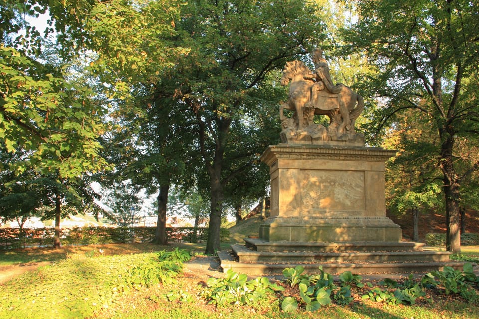 Estatua ecuestre del príncipe Venceslao en Vyšehrad | Foto: Barbora Němcová, Radio Prague International Estatua ecuestre del príncipe Venceslao en Vyšehrad | Foto: Barbora Němcová, Radio Prague International