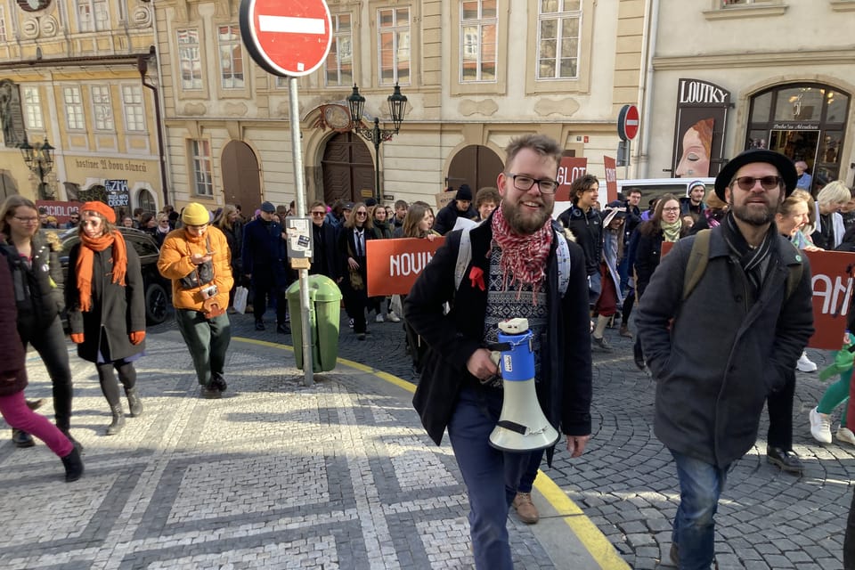 Uno de los organizadores Kajetán Holeček  (a la izquierda) | Foto: Martina Kutková,  Radio Prague International