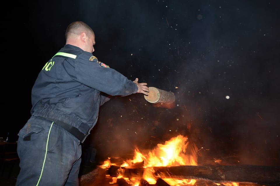 La quema de las brujas en la aldea de Liběchov, cerca de Praga | Foto: Eva Turečková, Radio Prague International La quema de las brujas en la aldea de Liběchov, cerca de Praga | Foto: Eva Turečková, Radio Prague International