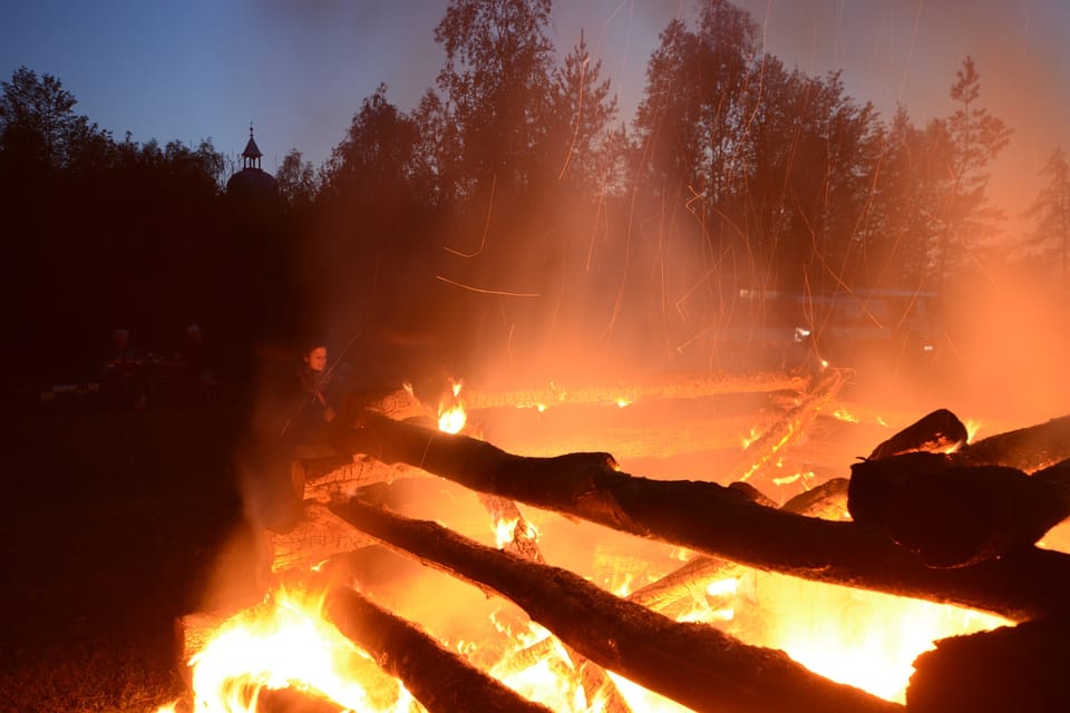 La quema de las brujas en la aldea de Liběchov, cerca de Praga | Foto: Eva Turečková, Radio Prague International La quema de las brujas en la aldea de Liběchov, cerca de Praga | Foto: Eva Turečková, Radio Prague International
