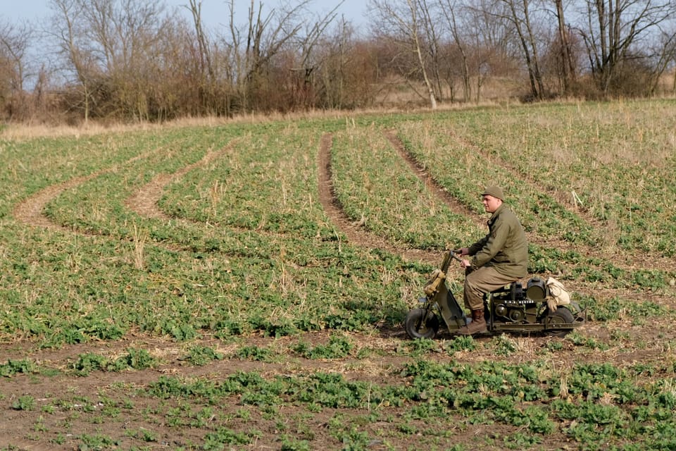 Vehículos militares de la época | Foto: Bohumil Šimčík, Radio Prague International Vehículos militares de la época | Foto: Bohumil Šimčík, Radio Prague International