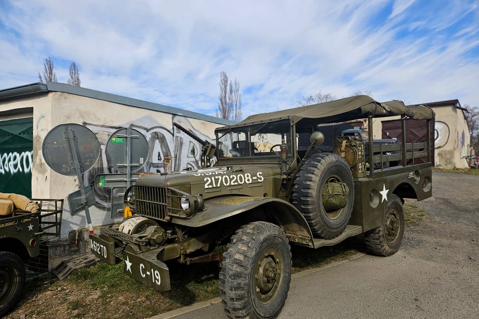 Vehículos militares de la época | Foto: Štěpánka Budková, Radio Prague International Vehículos militares de la época | Foto: Štěpánka Budková, Radio Prague International