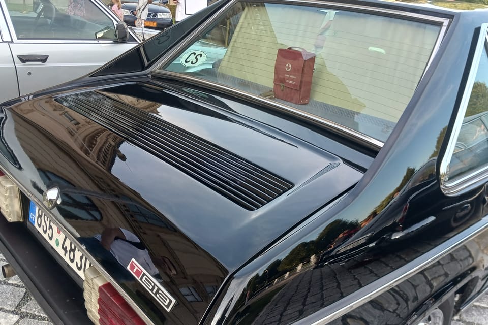 El coche Tatra 613-S SPECIAL fue utilizado por el jefe de los comunistas, Miloš Jakeš. | Foto: Lenka Žižková, Radio Prague International El coche Tatra 613-S SPECIAL fue utilizado por el jefe de los comunistas, Miloš Jakeš. | Foto: Lenka Žižková, Radio Prague International