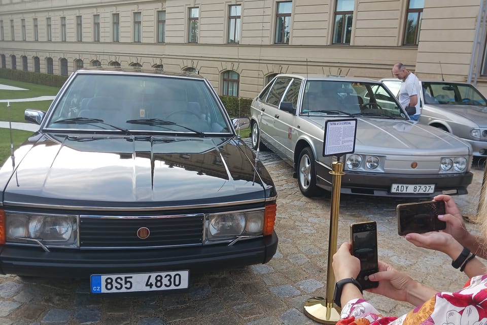 El coche Tatra 613-S SPECIAL fue utilizado por el jefe de los comunistas, Miloš Jakeš. | Foto: Lenka Žižková, Radio Prague International El coche Tatra 613-S SPECIAL fue utilizado por el jefe de los comunistas, Miloš Jakeš. | Foto: Lenka Žižková, Radio Prague International