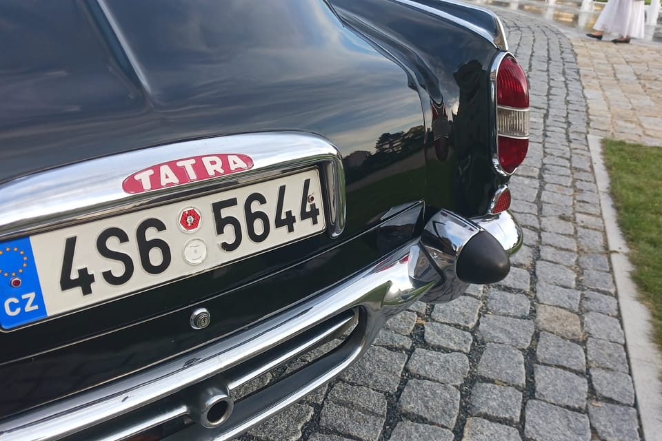 El vehículo Tatra 603-1 sirvió en los años 60 en el Ministerio de Combustible y Energía | Foto: Lenka Žižková, Radio Prague International El vehículo Tatra 603-1 sirvió en los años 60 en el Ministerio de Combustible y Energía | Foto: Lenka Žižková, Radio Prague International