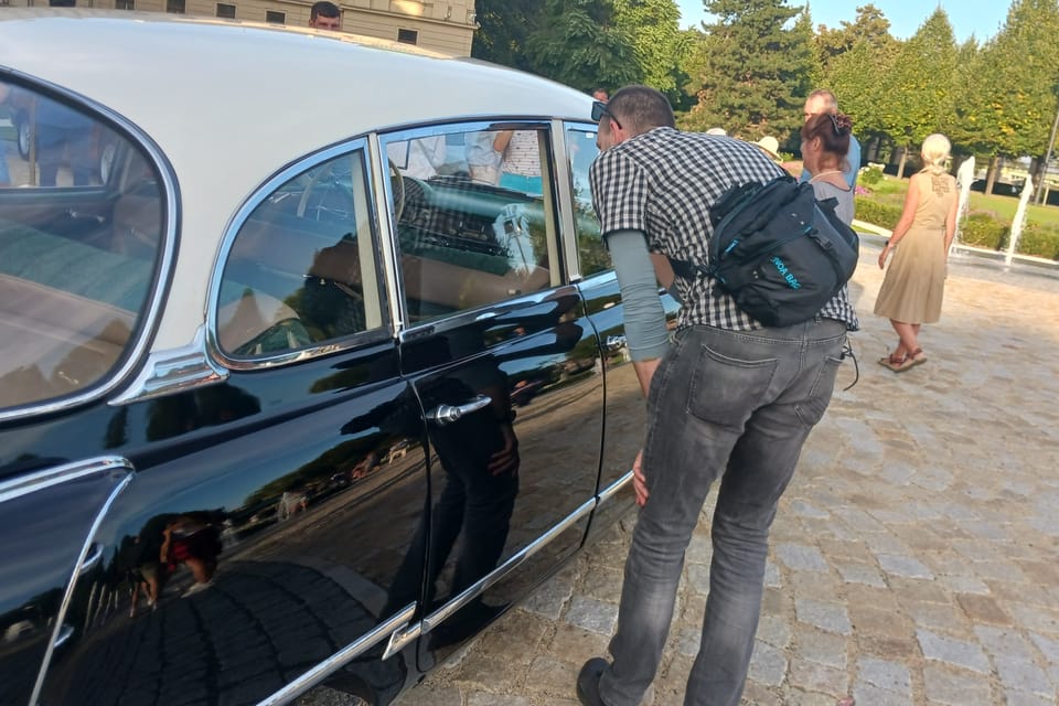 El vehículo Tatra 603-1 sirvió en los años 60 en el Ministerio de Combustible y Energía | Foto: Lenka Žižková, Radio Prague International El vehículo Tatra 603-1 sirvió en los años 60 en el Ministerio de Combustible y Energía | Foto: Lenka Žižková, Radio Prague International