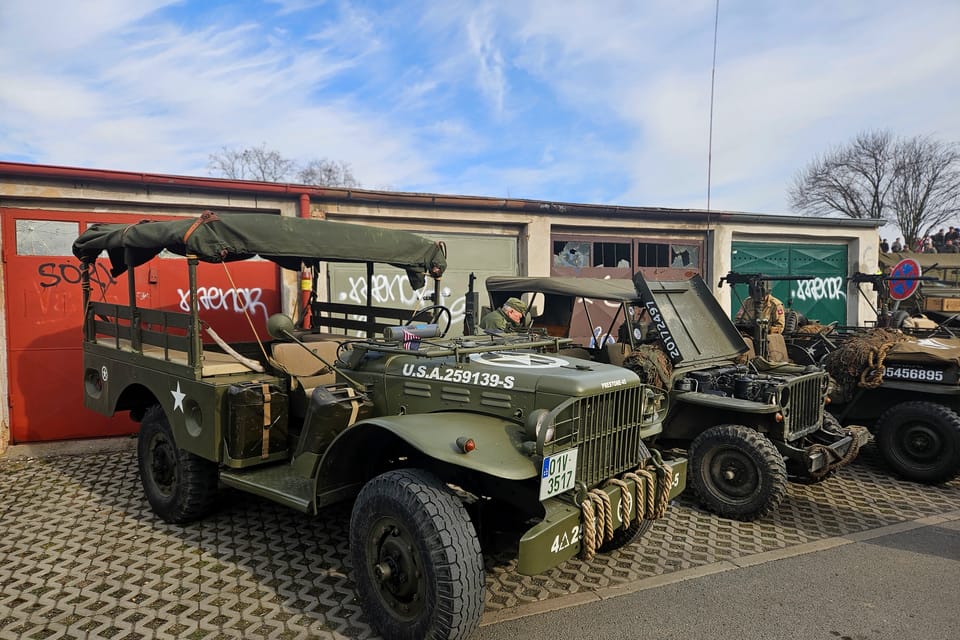Vehículos militares de la época | Foto: Štěpánka Budková, Radio Prague International Vehículos militares de la época | Foto: Štěpánka Budková, Radio Prague International