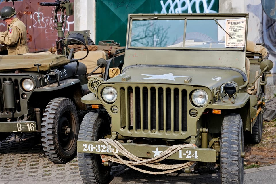 Vehículos militares de la época | Foto: Štěpánka Budková, Radio Prague International Vehículos militares de la época | Foto: Štěpánka Budková, Radio Prague International
