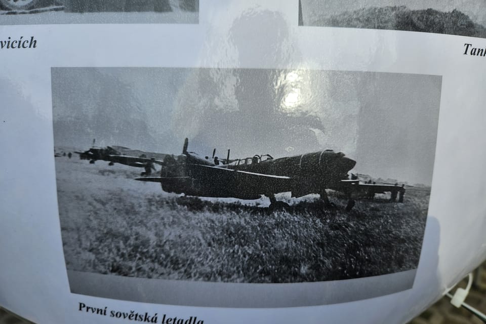 El primer avión soviético en Praga-Čakovice | Foto: Štěpánka Budková, Radio Prague International El primer avión soviético en Praga-Čakovice | Foto: Štěpánka Budková, Radio Prague International