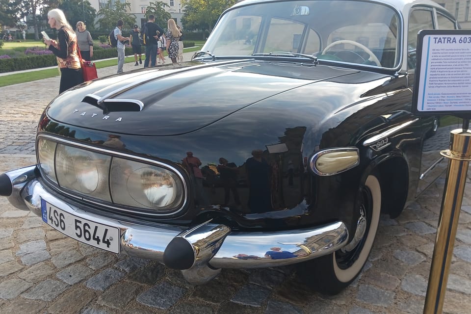 El vehículo Tatra 603-1 sirvió en los años 60 en el Ministerio de Combustible y Energía | Foto: Lenka Žižková, Radio Prague International El vehículo Tatra 603-1 sirvió en los años 60 en el Ministerio de Combustible y Energía | Foto: Lenka Žižková, Radio Prague International