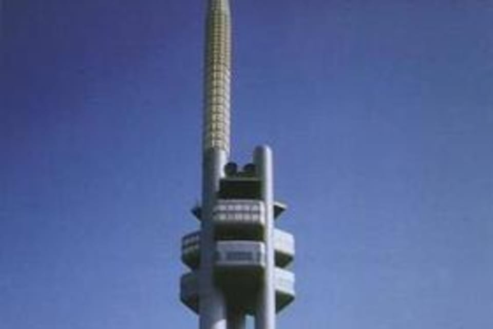 Antena de Radio y Televisión, en el barrio Zizkov de Praga, 216 metros de altura. | Foto: Radio Prague International Antena de Radio y Televisión, en el barrio Zizkov de Praga, 216 metros de altura. | Foto: Radio Prague International