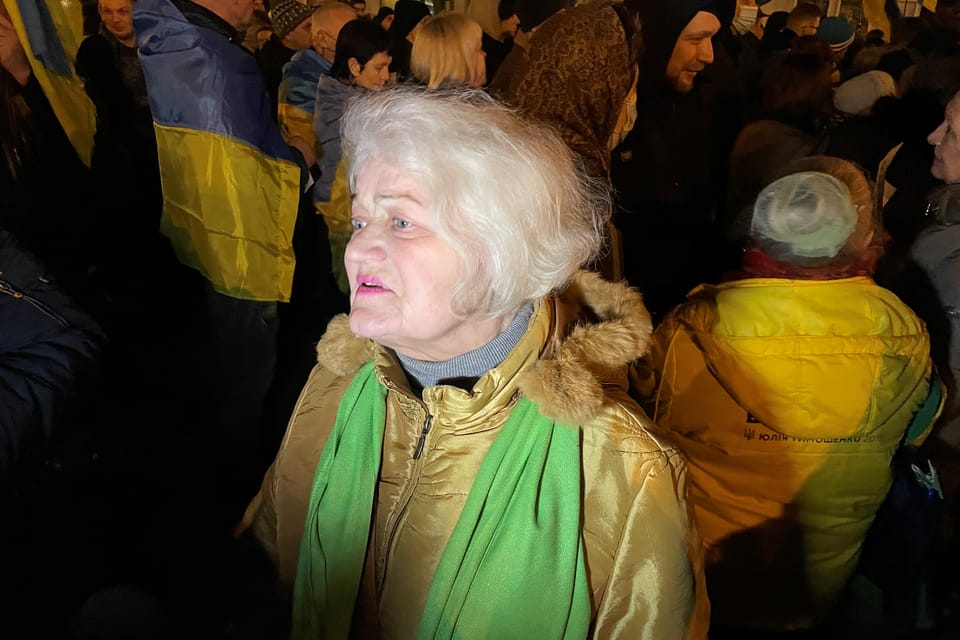 Manifestación contra la agresión rusa en Mariupol | Foto: Martin Dorazín,  Český rozhlas