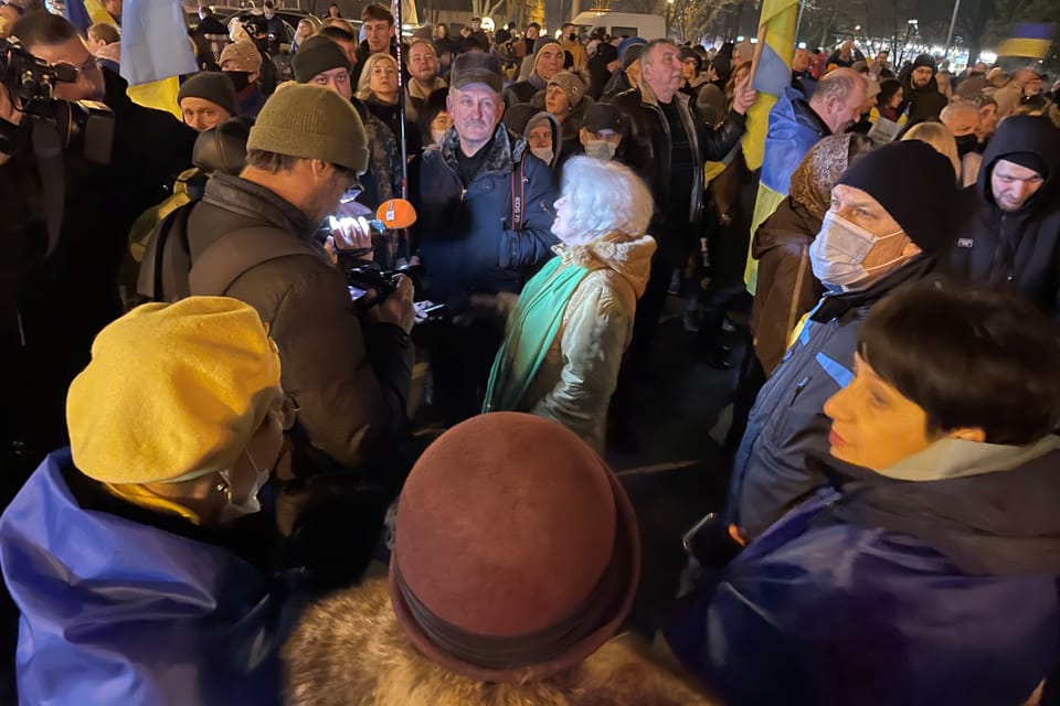 Manifestación contra la agresión rusa en Mariupol | Foto: Martin Dorazín,  Český rozhlas