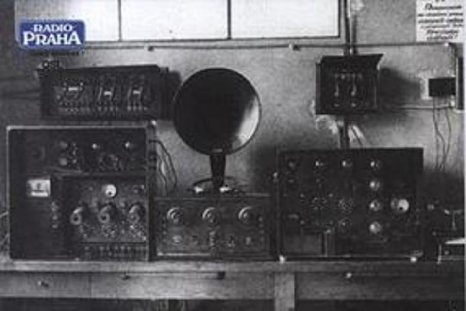 Equipos de la Radiodifusión Checa en lo años 20 y en la actualidad. | Foto: APF Český rozhlas Equipos de la Radiodifusión Checa en lo años 20 y en la actualidad. | Foto: APF Český rozhlas