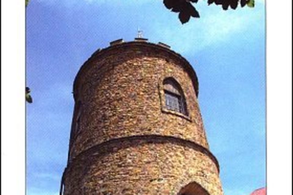 Klet Este mirador,  uno de los más antiguos,  situado a 1060 metros s.n.m.,  se alza en la montaña más alta de la sierra de Blanský les,  cerca de la ciudad de Ceský Krumlov. La torre fue construida en 1825 por orden del príncipe Josef Schwarzenberg. | Foto: ČTK