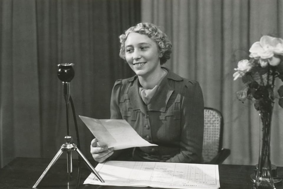 La Radiodifusión Checa celebra el 95 aniversario del comienzo de sus emisiones regulares.  (La presentadora Helena Krouská) | Foto: APF Český rozhlas