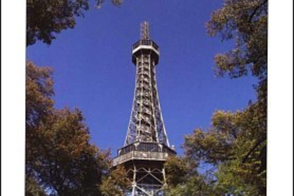 Mirador de Petrín Uno de los monumentos emblemáticos de Praga, está situado en la colina de Petrín (327 metros s.n.m). El mirador, de 60 metros de alto, fue construido en 1891. | Foto: ČTK Mirador de Petrín Uno de los monumentos emblemáticos de Praga, está situado en la colina de Petrín (327 metros s.n.m). El mirador, de 60 metros de alto, fue construido en 1891. | Foto: ČTK