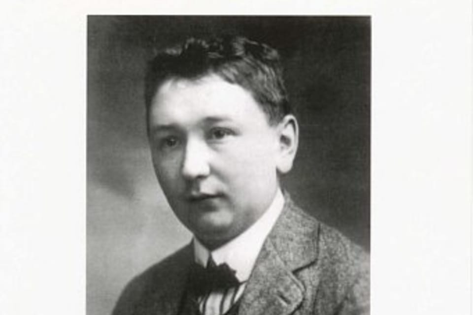 Jaroslav Hašek (1883-1923) Bohemio y anarquista, en la Primera Guerra Mundial se pasó al Ejército Rojo. En sus obras, escritas para revistas, caricaturizaba sobre todo la burocracia austrohúngara y el aparato policial. | Foto: ČTK Jaroslav Hašek (1883-1923) Bohemio y anarquista, en la Primera Guerra Mundial se pasó al Ejército Rojo. En sus obras, escritas para revistas, caricaturizaba sobre todo la burocracia austrohúngara y el aparato policial. | Foto: ČTK