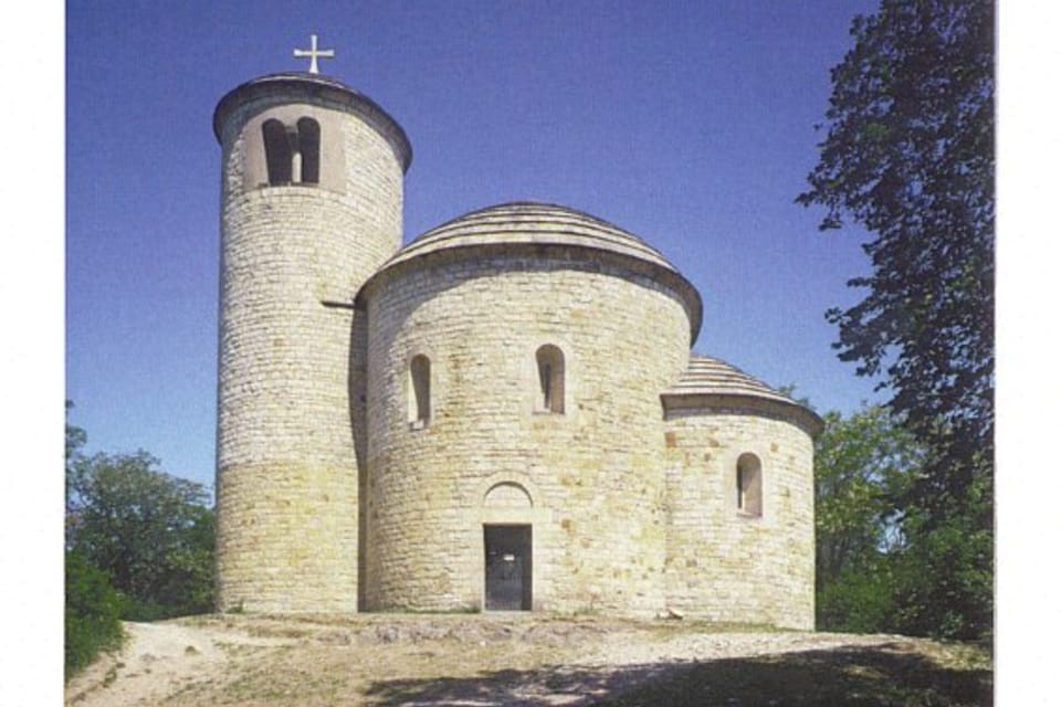 Tarjeta QSL 2016,  Rotunda de San Jorge y San Adalberto,  monte Říp,  foto:  CzechTourism,  Lubomír Stiburek