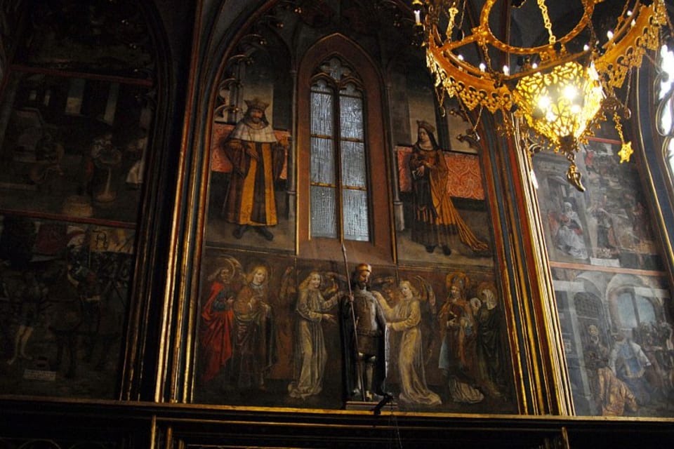 La escultura más antigua que se conserva de san Venceslao es la del templo de San Vito, Venceslao y Adalberto | Foto: Eva Turečková, Radio Prague International La escultura más antigua que se conserva de san Venceslao es la del templo de San Vito, Venceslao y Adalberto | Foto: Eva Turečková, Radio Prague International