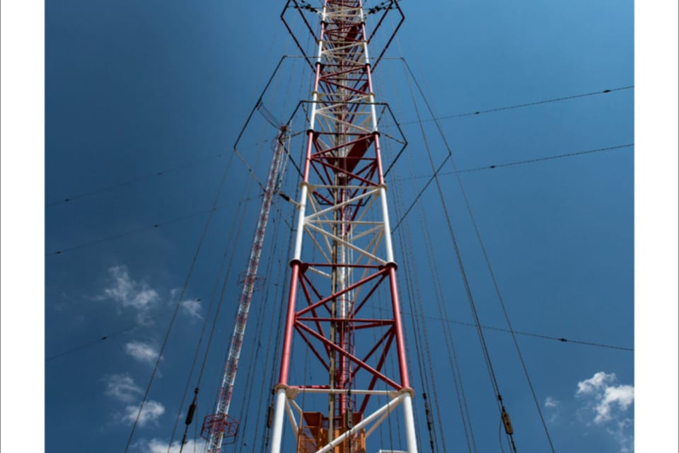 La antena de Liblice,  con 335 metros,  es la construcción más alta de Chequia,  foto: Andrea Filičková