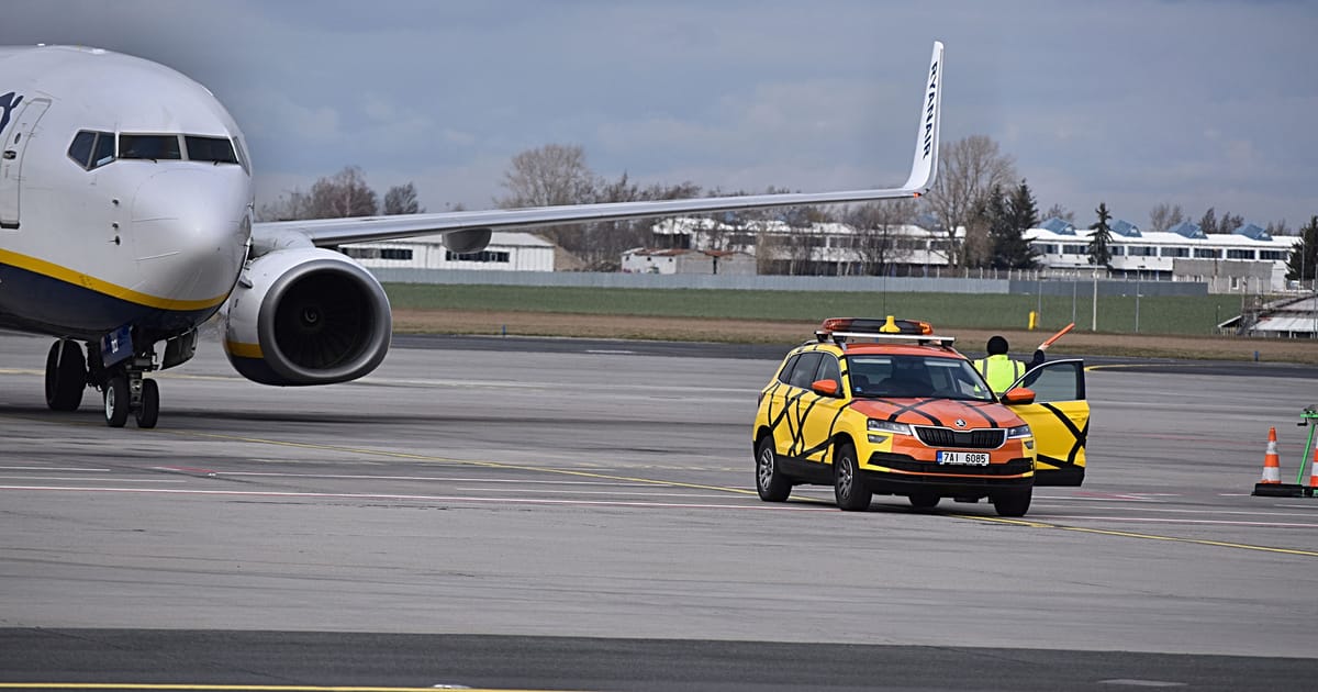 Los Sonidos De Aeropuertos Radio Prague International