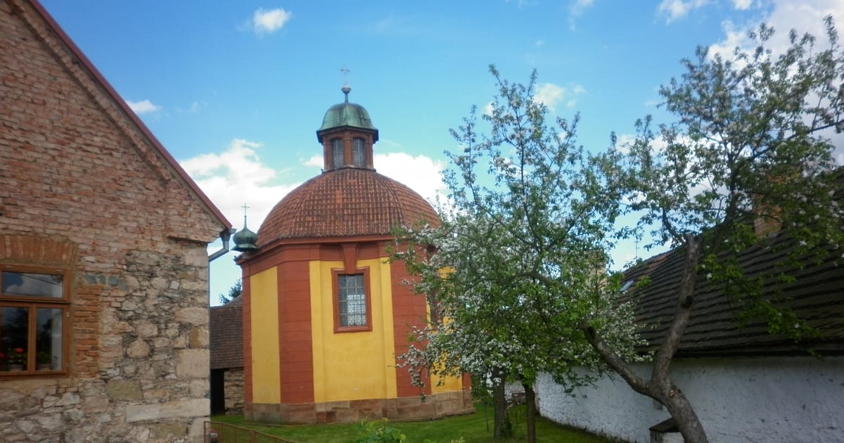 una-virguer-a-geom-trica-la-capilla-de-santini-en-mladotice-radio